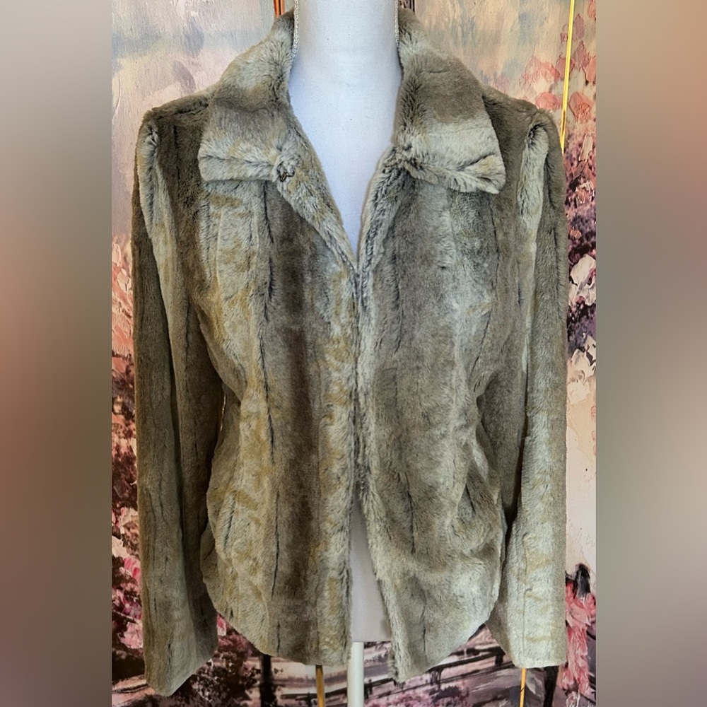 Yoki - Faux Fur Gray Jacket. Size L